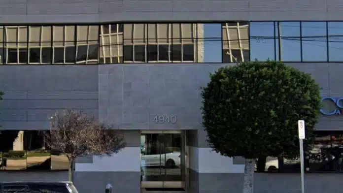 Main entrance of Twin Town Treatment Centers building in Sherman Oaks/Van Nuys, California