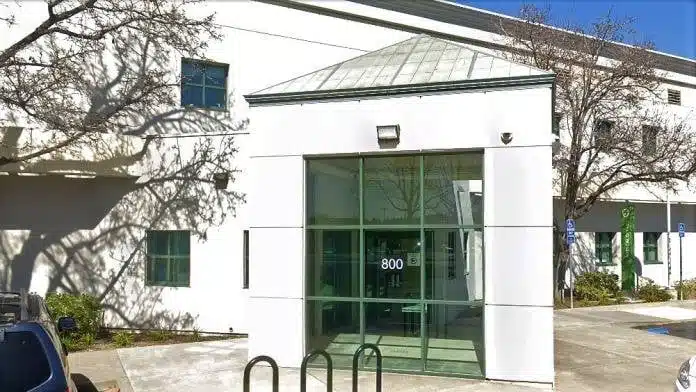 Main entrance of Kaiser Permanente Chemical Dependency treatment facility in Vallejo, California
