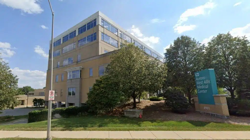Front view of Aurora Behavioral Health Center in West Allis, Wisconsin, providing professional mental health and addiction treatment services in a supportive and welcoming environment.
