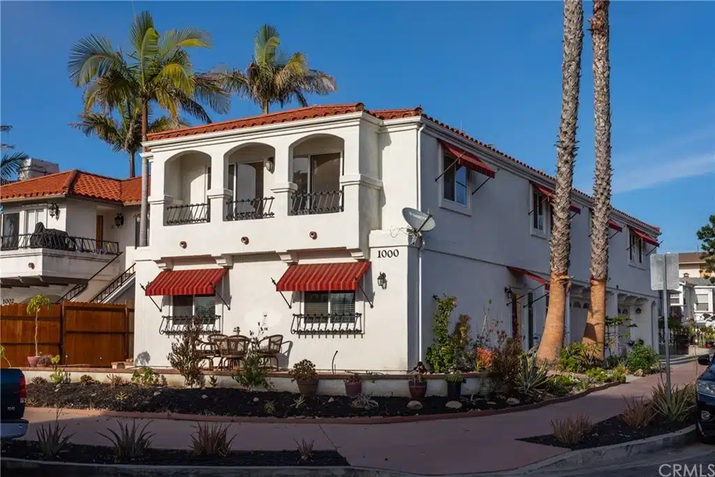 Front entrance of El Prado House in San Clemente, California, offering residential addiction treatment, mental health therapy, and recovery support in a peaceful coastal setting.
