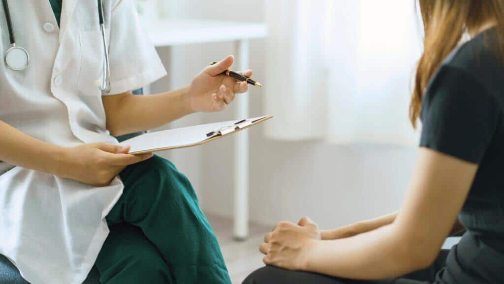 Explore the role of healthcare professionals in consulting patients undergoing OxyContin addiction treatment, focusing on personalized care and recovery plans.