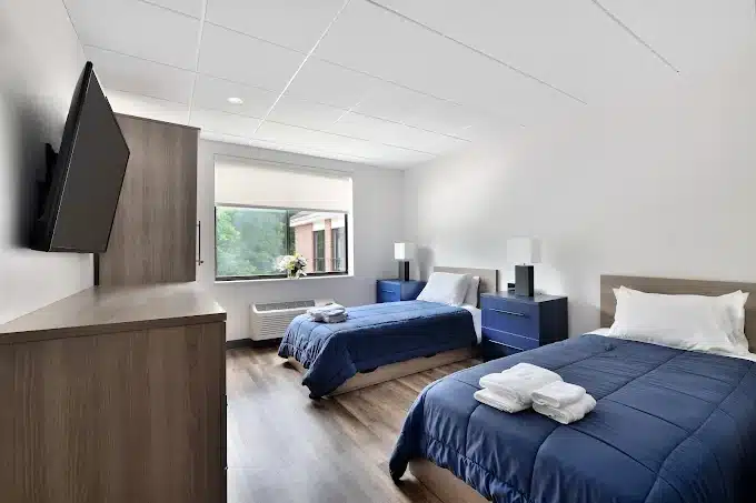 A comfortable, semi-private recovery suite at Bedrock Recovery Center, featuring modern furnishings and ample natural light - Bedrock Recovery Center A comfortable, semi-private recovery suite at Bedrock Recovery Center, featuring modern furnishings and ample natural light - Bedrock Recovery Center