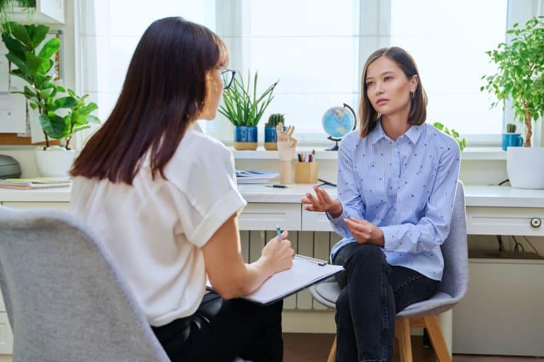 compassionate counselor speaking with a patient - 30 days rehab near me