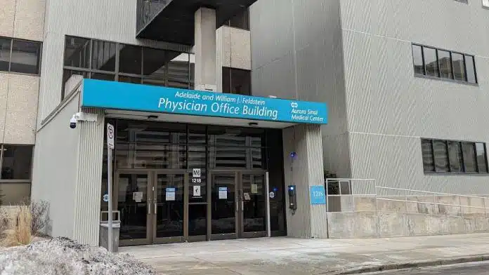 Entrance of Aurora Sinai Clinic in Milwaukee, Wisconsin 53233