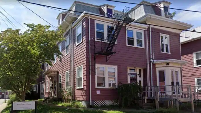 Entrance of Manchester Manor in Pawtucket, Rhode Island providing professional addiction and mental health treatment