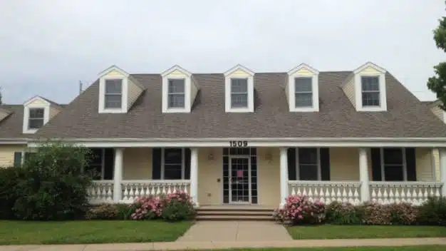 Entrance of Reach Counseling Services in Neenah, Wisconsin, providing addiction recovery and mental health programs