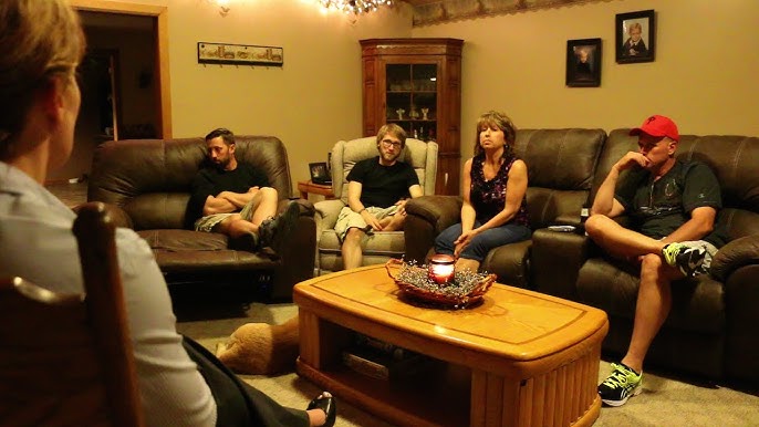 Family having a positive conversation - Helping ILWU Local 56 Union Workers Overcome Addiction Family having a positive conversation - Helping ILWU Local 56 Union Workers Overcome Addiction