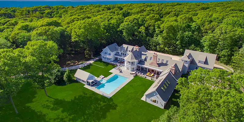 Exterior view of a luxury rehab facility offering high-end addiction treatment services