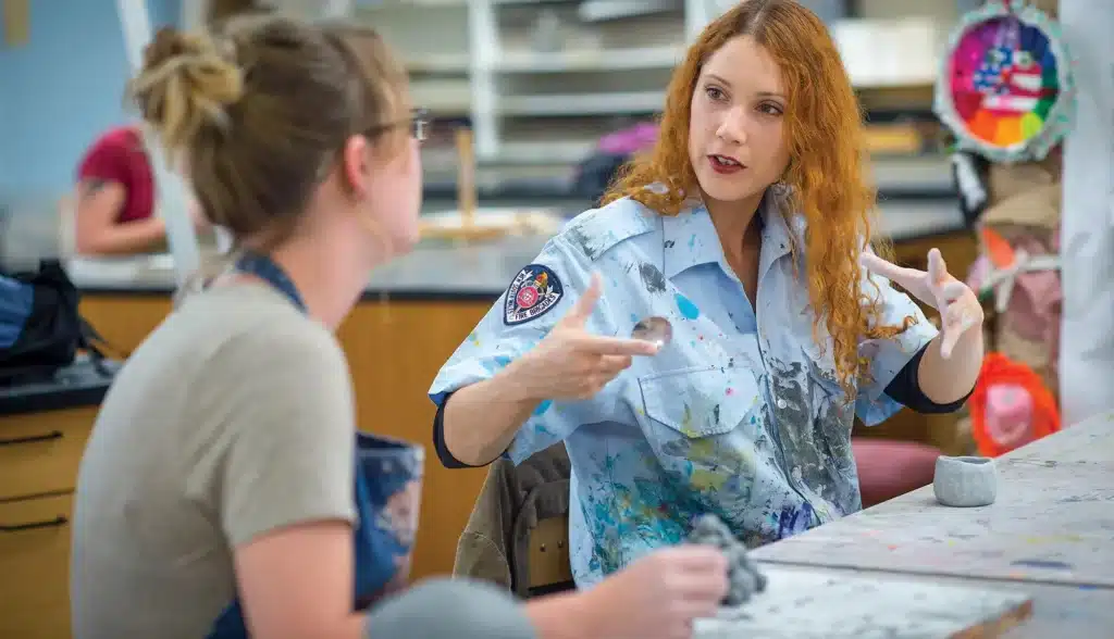 Group art therapy session - PTSD treatment centers Group art therapy session - PTSD treatment centers