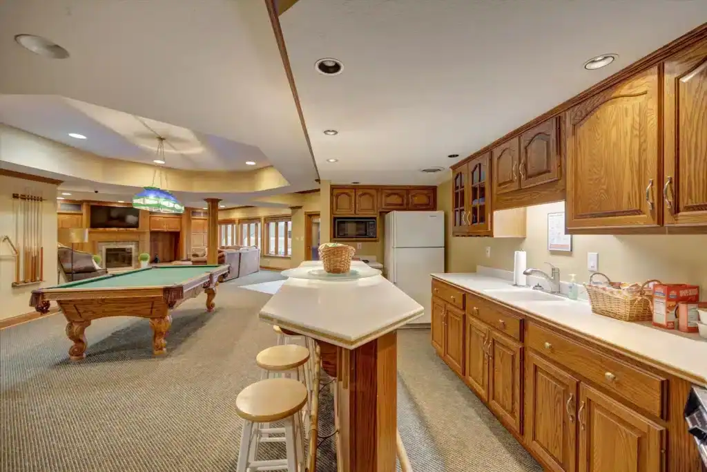 Person researching and finding a drug rehab center online