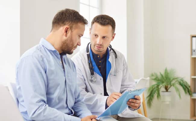 A person attending a daytime therapy session and then returning to their family - detox clinic near me A person attending a daytime therapy session and then returning to their family - detox clinic near me