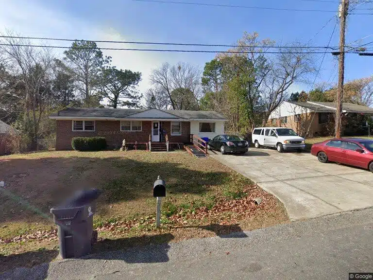 Exterior view of Rainbow of Sunshine in Spring Lake, NC, providing mental health and addiction recovery services.