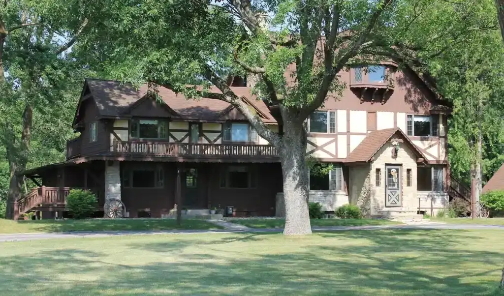 Rawhide Youth and Family Counseling center in New London, Wisconsin, providing youth and family counseling, addiction support, and behavioral health services