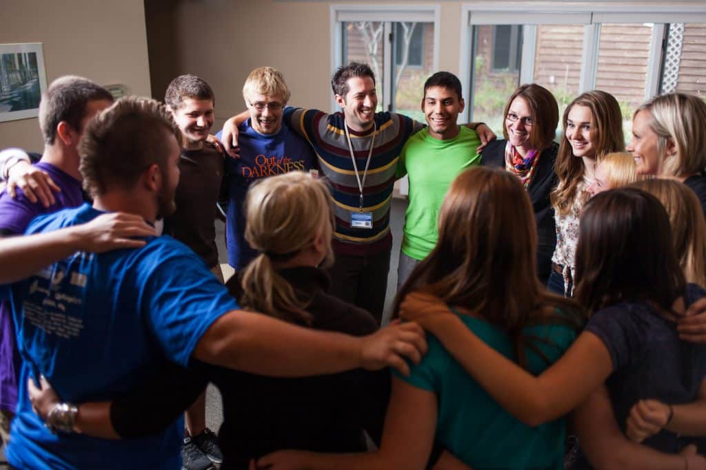 People in a supportive group setting, smiling and engaging - detox clinic near me People in a supportive group setting, smiling and engaging - detox clinic near me