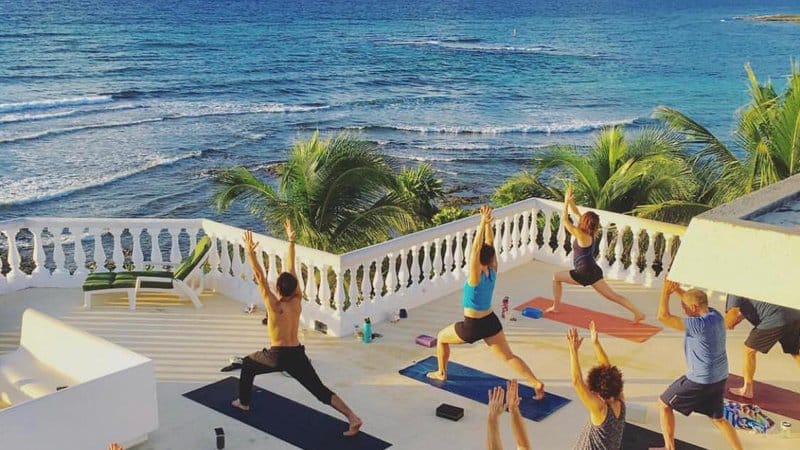 Yoga class overlooking the ocean - Malibu meditation retreat