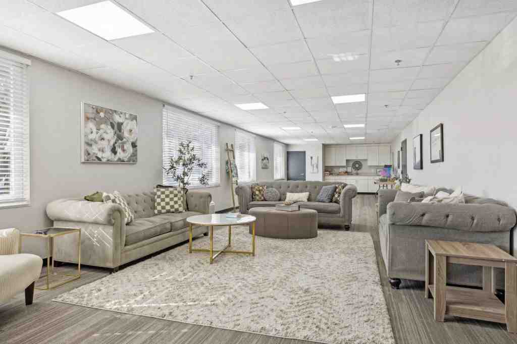 interior of a comfortable, non-clinical looking room in a rehab facility - inpatient rehab centers in tennessee